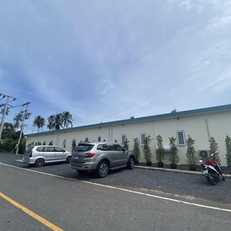 Le Petit Saint Tropez Hotel Khanom Buitenkant foto