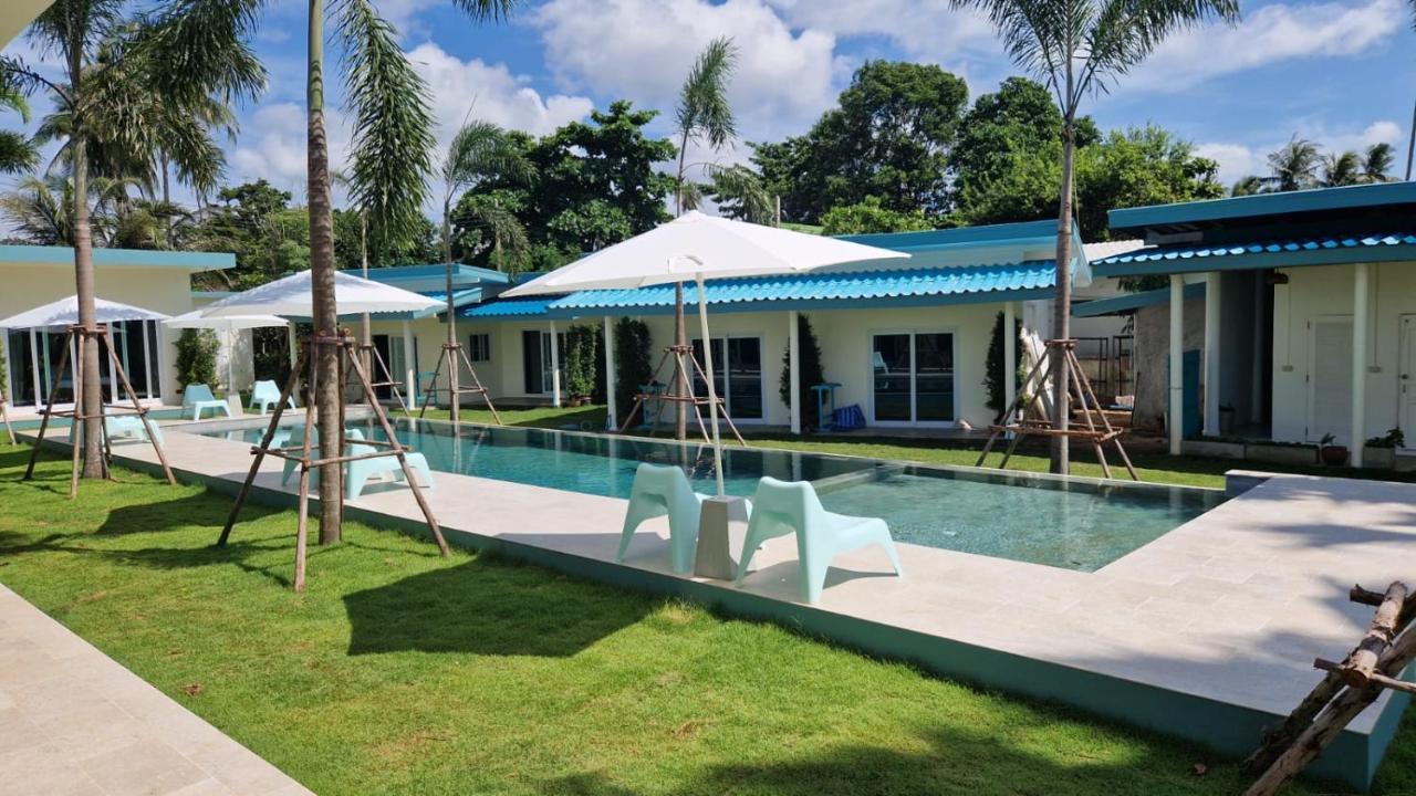 Le Petit Saint Tropez Hotel Khanom Buitenkant foto