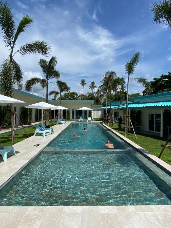 Le Petit Saint Tropez Hotel Khanom Buitenkant foto