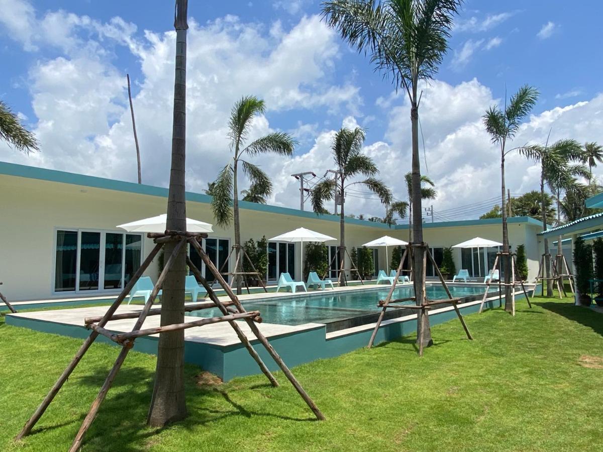 Le Petit Saint Tropez Hotel Khanom Buitenkant foto