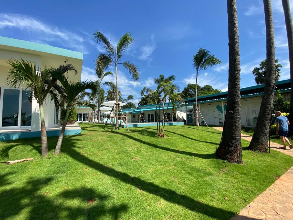 Le Petit Saint Tropez Hotel Khanom Buitenkant foto
