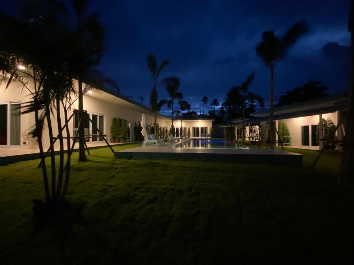 Le Petit Saint Tropez Hotel Khanom Buitenkant foto