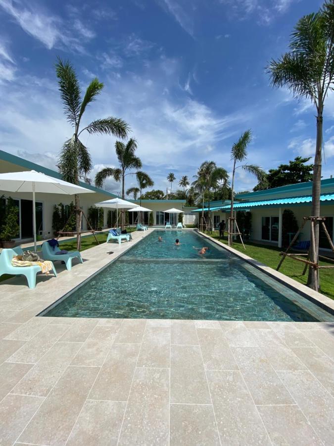 Le Petit Saint Tropez Hotel Khanom Buitenkant foto