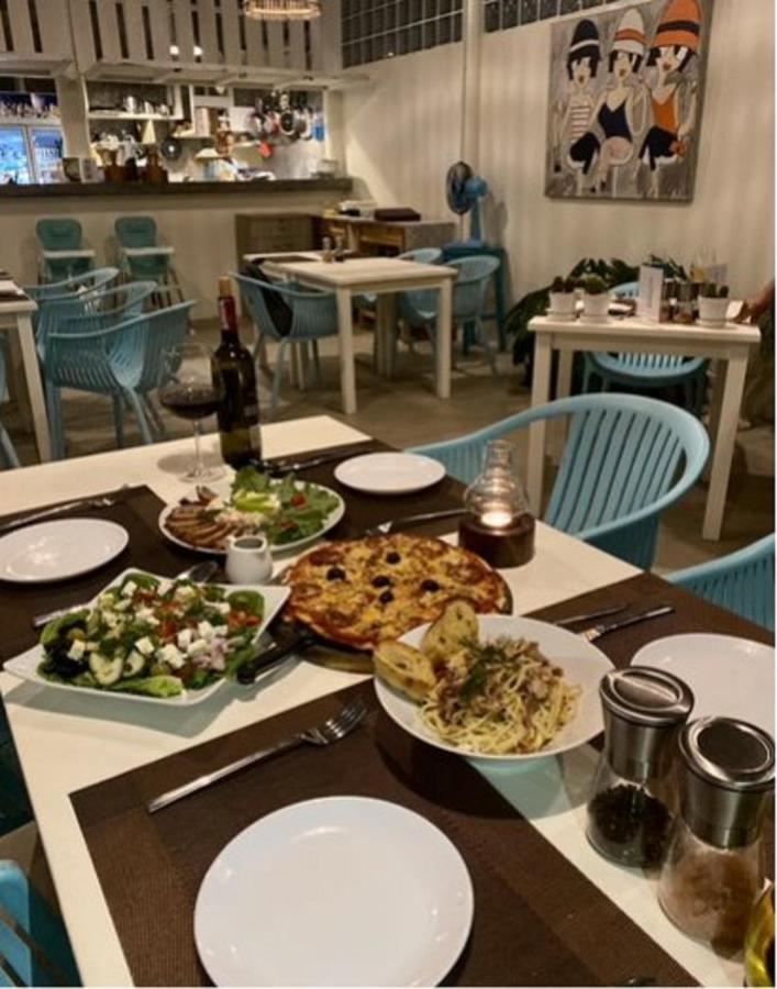 Le Petit Saint Tropez Hotel Khanom Buitenkant foto