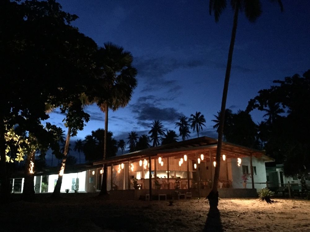 Le Petit Saint Tropez Hotel Khanom Buitenkant foto